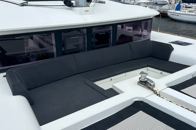 Habzie Yacht Photos Pics 2019 Lagoon 450 F Owner's Edition yacht with spacious outdoor seating area.