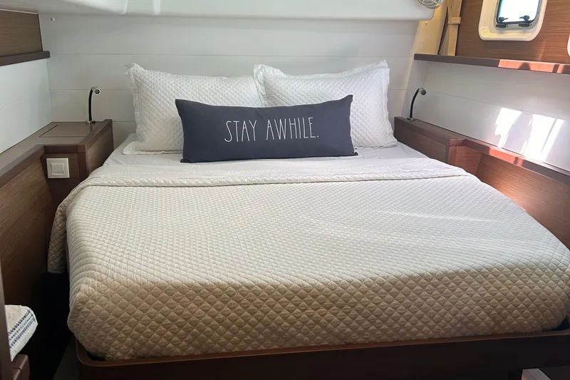 Habzie Yacht Photos Pics Luxurious bedroom in 2019 Lagoon 450 F Owner's Edition yacht with cozy bedding.