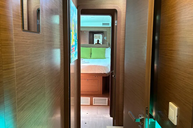 Habzie Yacht Photos Pics Interior view of 2019 Lagoon 450 F Owner's Edition yacht cabin with bed and wooden finish.