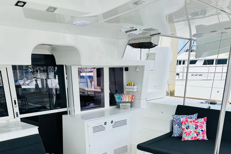 Habzie Yacht Photos Pics Interior of 2019 Lagoon 450 F Owner's Edition yacht with modern seating and decor.