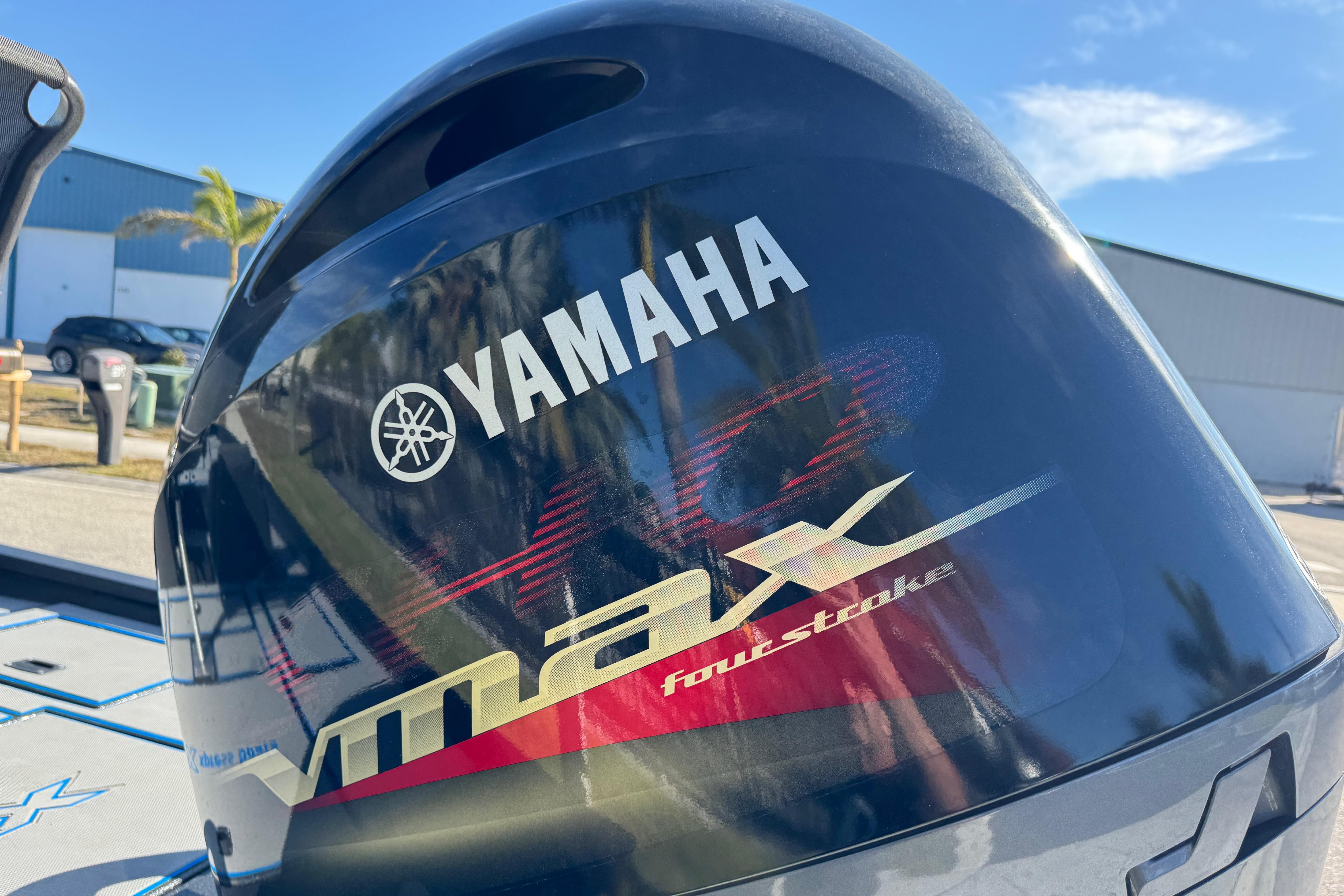 Yamaha VMAX four-stroke engine on Express H20, 2025 model, in sunny outdoor setting.