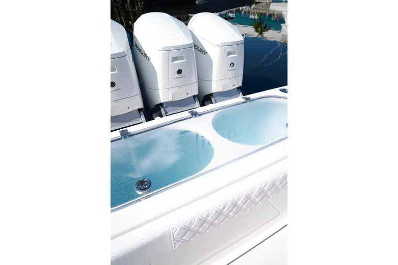 Front Runner Boatworks 47 Walkaround Yacht Photos Pics 2026 Front Runner 47WA boat with triple Mercury outboard engines and livewell.