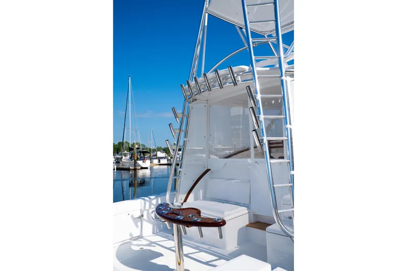 Front Runner Boatworks 47 Walkaround Yacht Photos Pics 2026 Front Runner 47WA yacht with sleek design and marina backdrop.