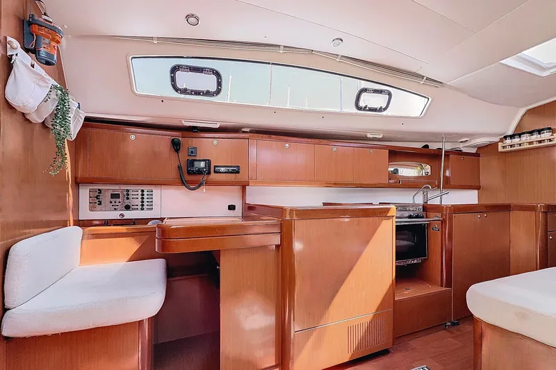  Yacht Photos Pics Beneteau Oceanis 40 2009