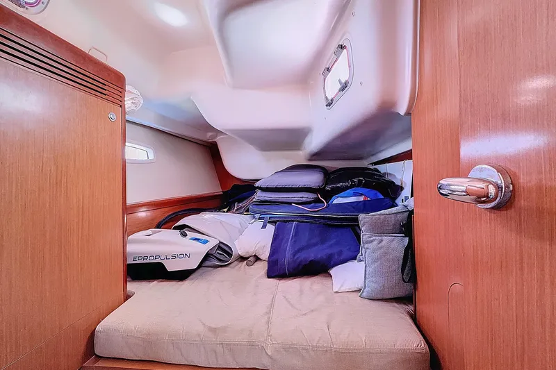  Yacht Photos Pics Beneteau Oceanis 40 2009