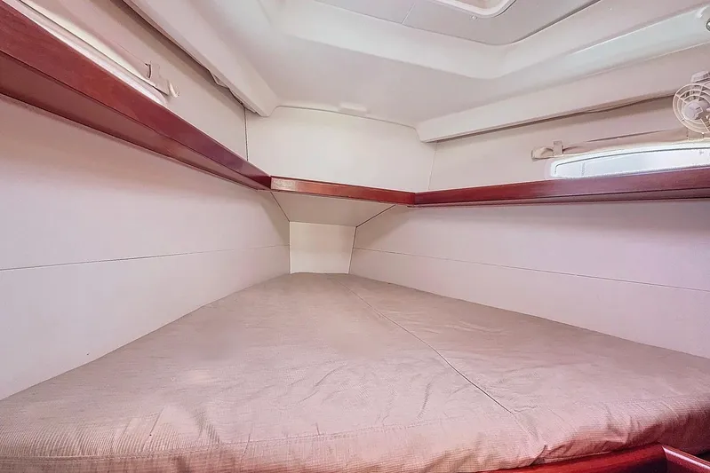  Yacht Photos Pics Beneteau Oceanis 40 2009