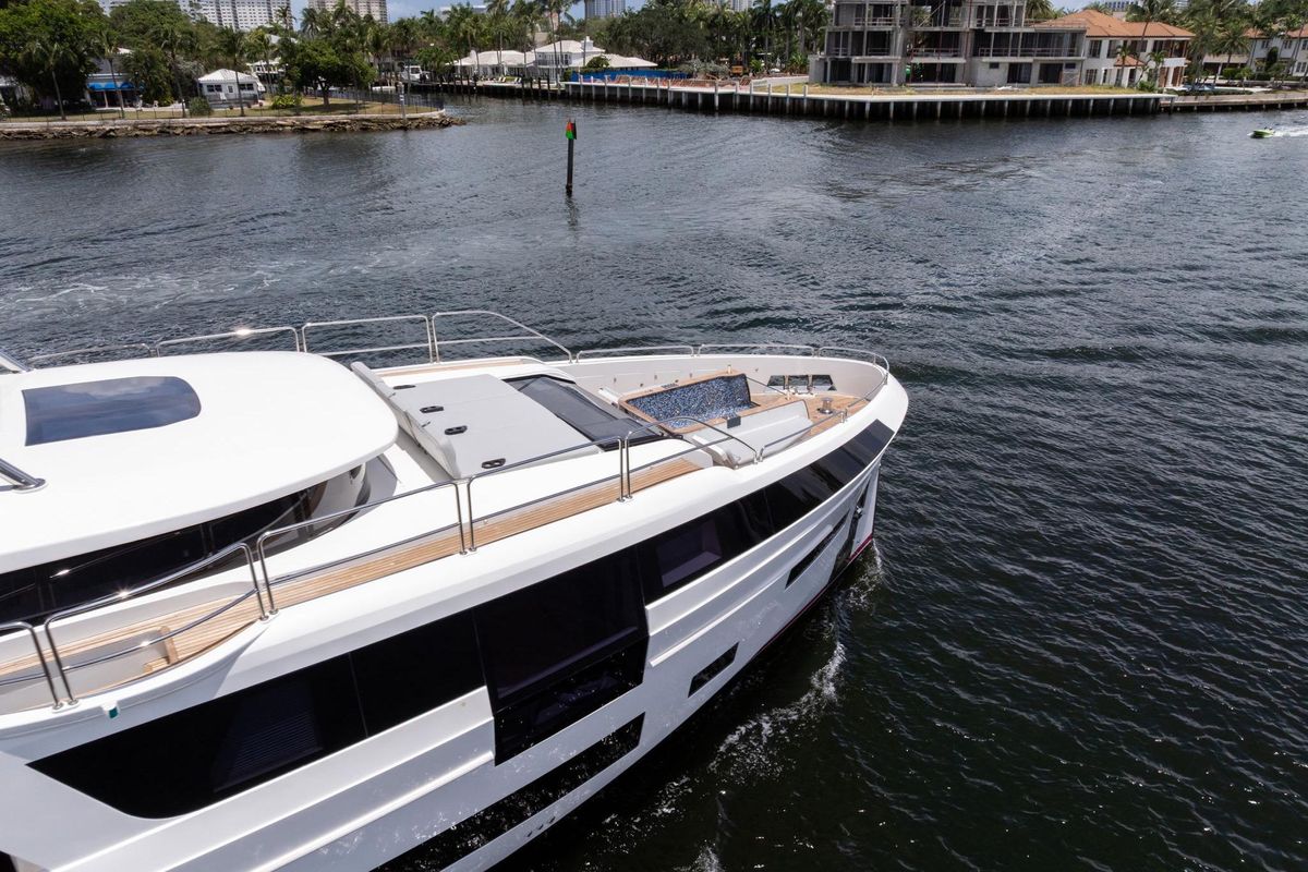 2021 Sirena 88 