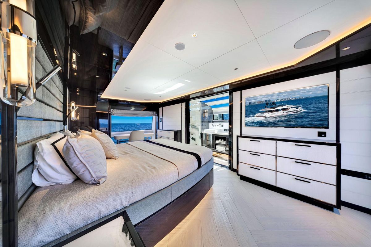 2021 Sirena 88 