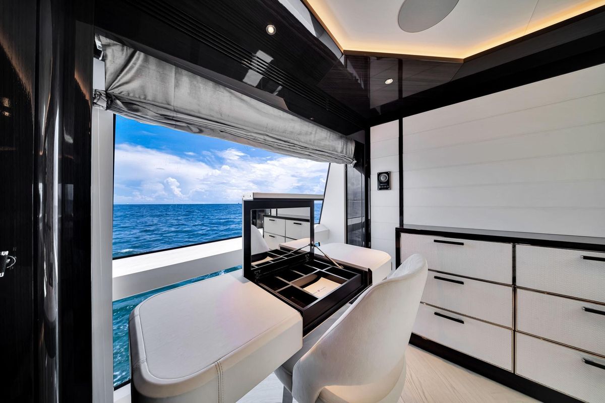 2021 Sirena 88 