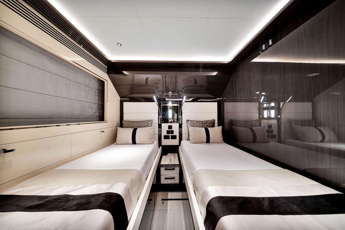 2021 Sirena 88 