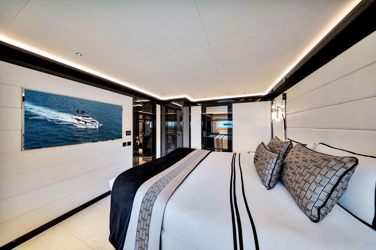 2021 Sirena 88 