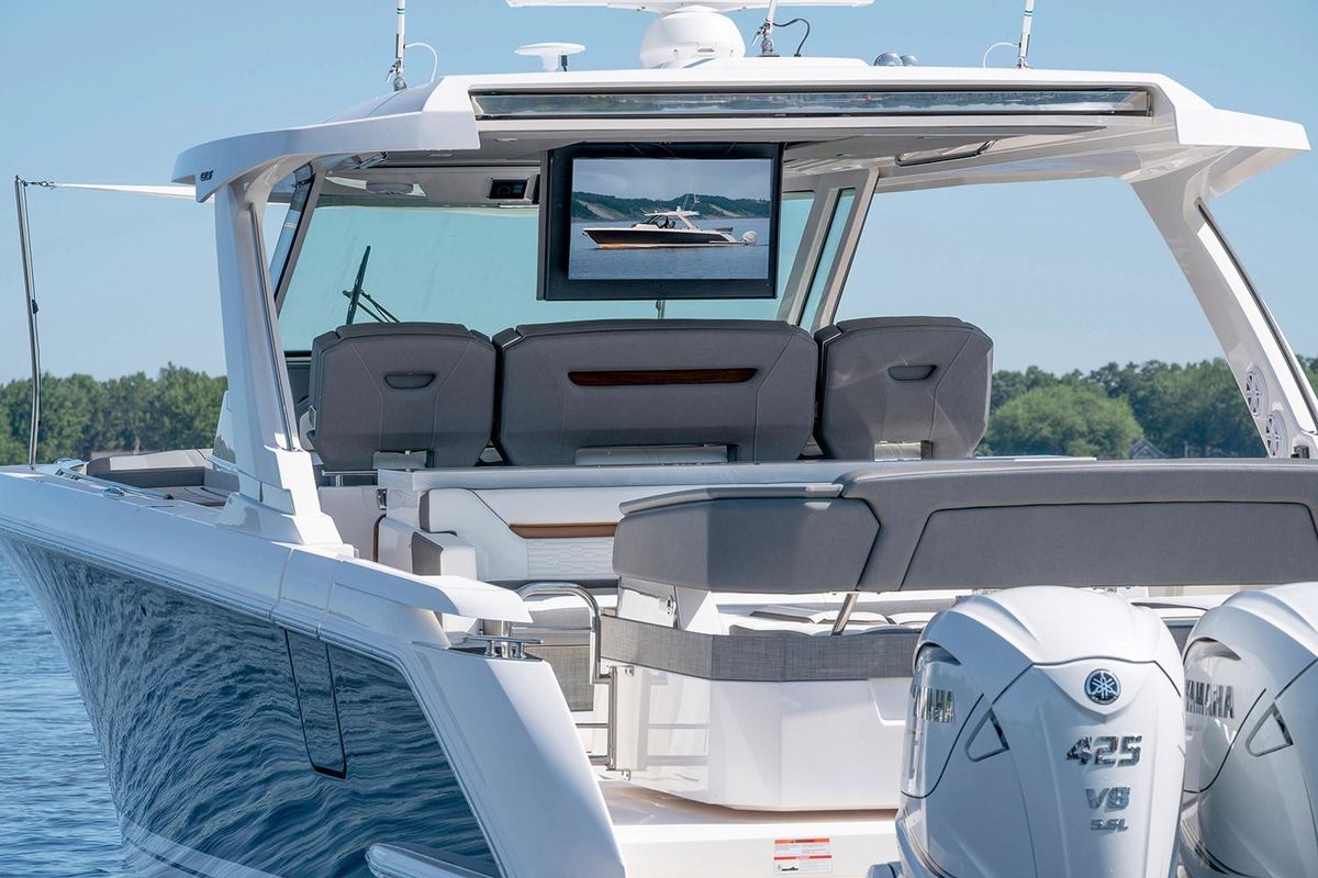 2021 Tiara Sport 43 