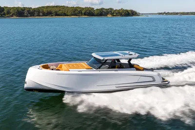Vanquish Yachts VQ 45 T Top