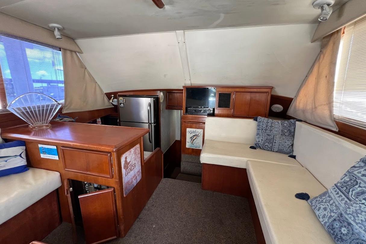 Interior of 1988 Post 46 ll yacht with cozy seating and modern amenities.