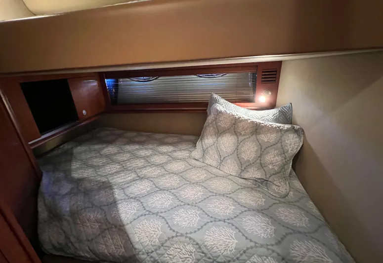 Decompressing Yacht Photos Pics Cozy cabin bed in 2005 Sea Ray 500 Sundancer yacht with patterned bedding.