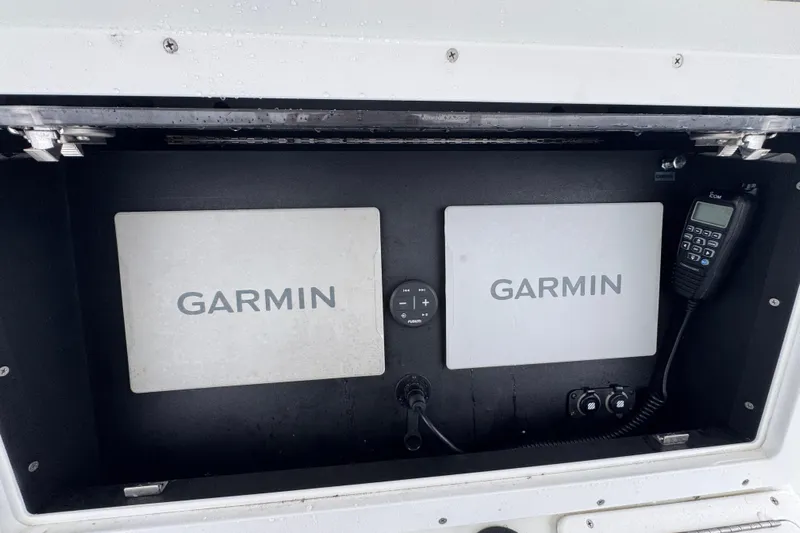  Yacht Photos Pics 2007 Yellowfin 31 Center Console with Garmin navigation and communication equipment.