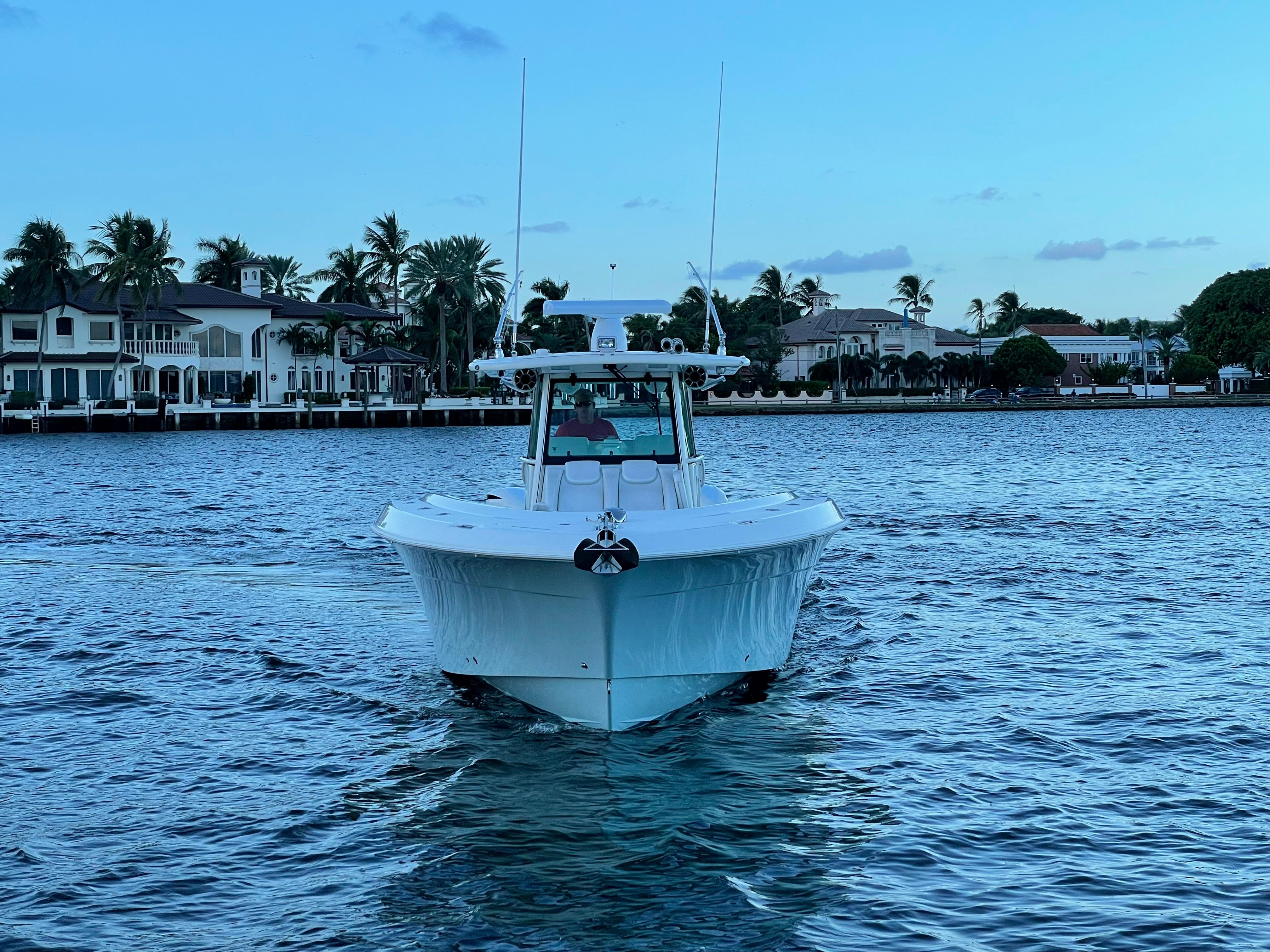 2015 HCB 42 Siesta Center Console Boote Kaufen - YachtWorld