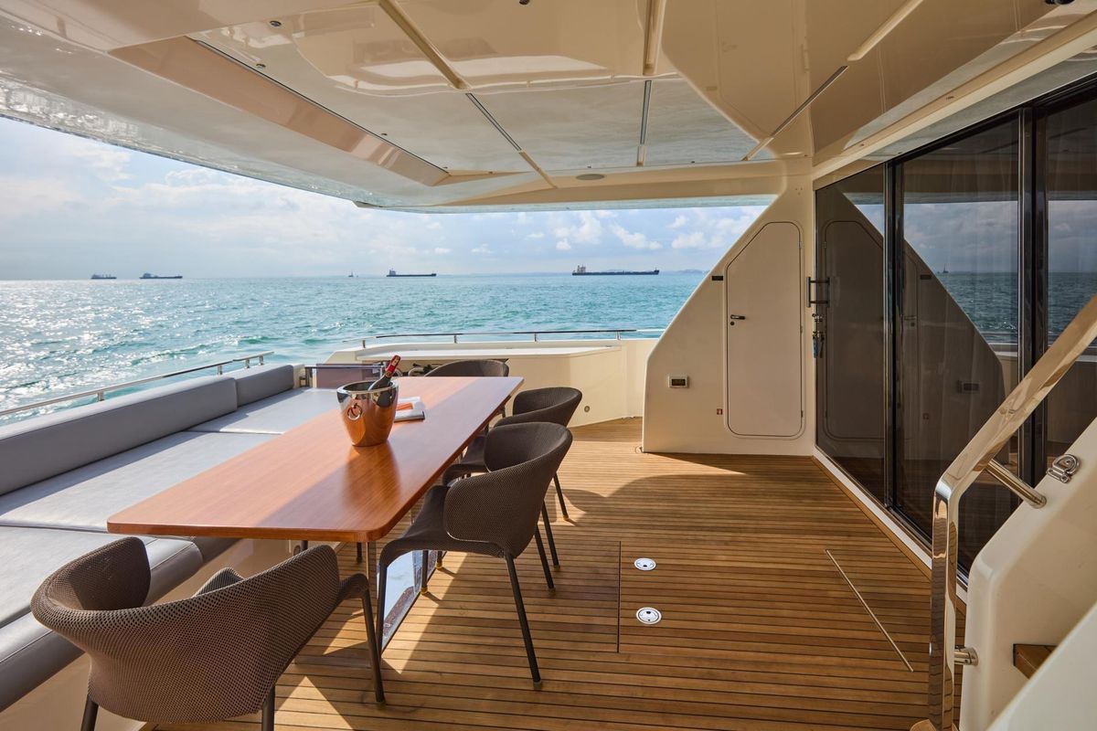 2018 Ferretti Yachts 85 