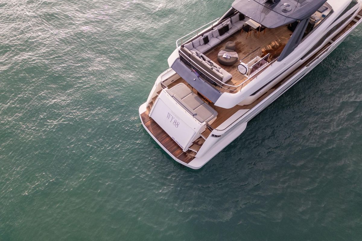 2018 Ferretti Yachts 85 