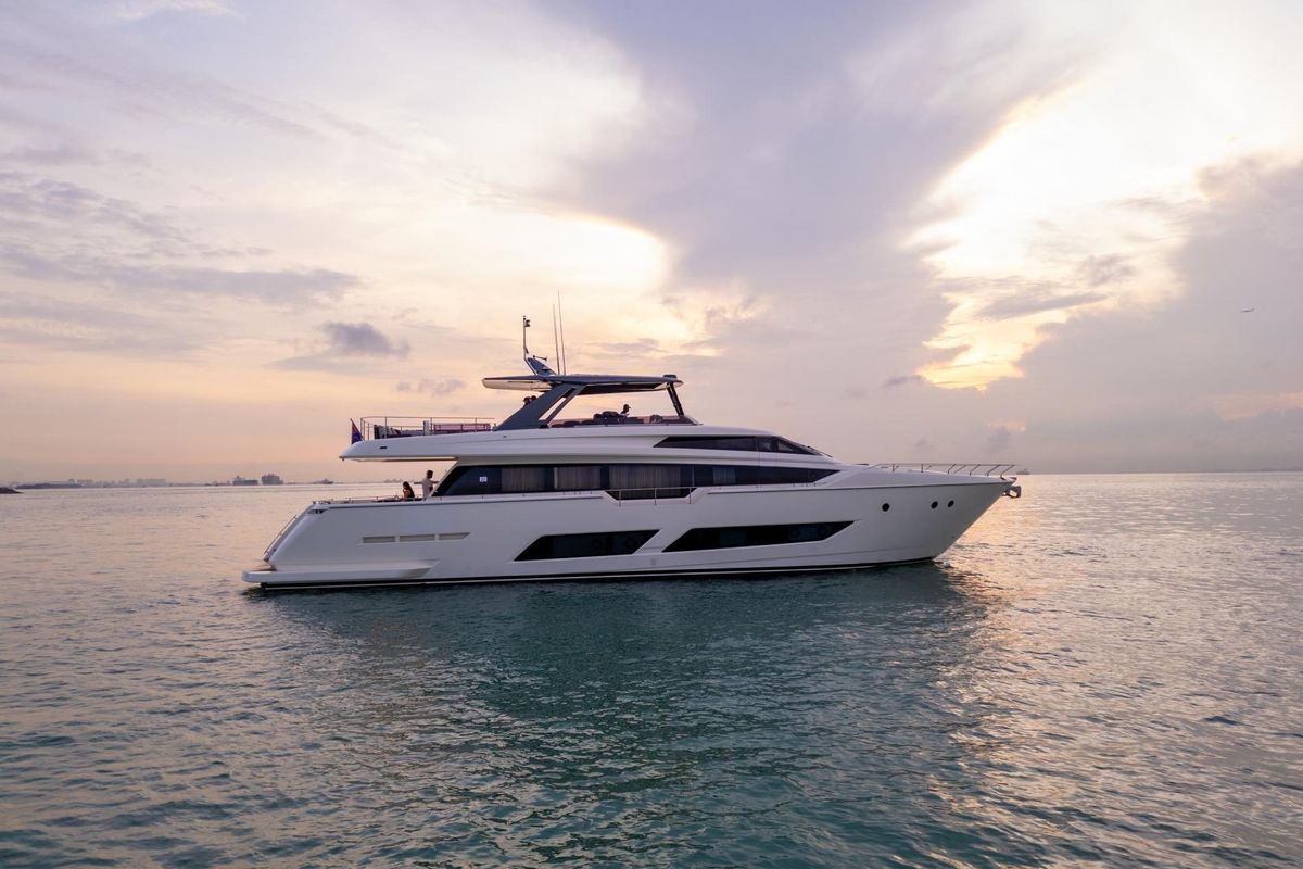 2018 Ferretti Yachts 85 