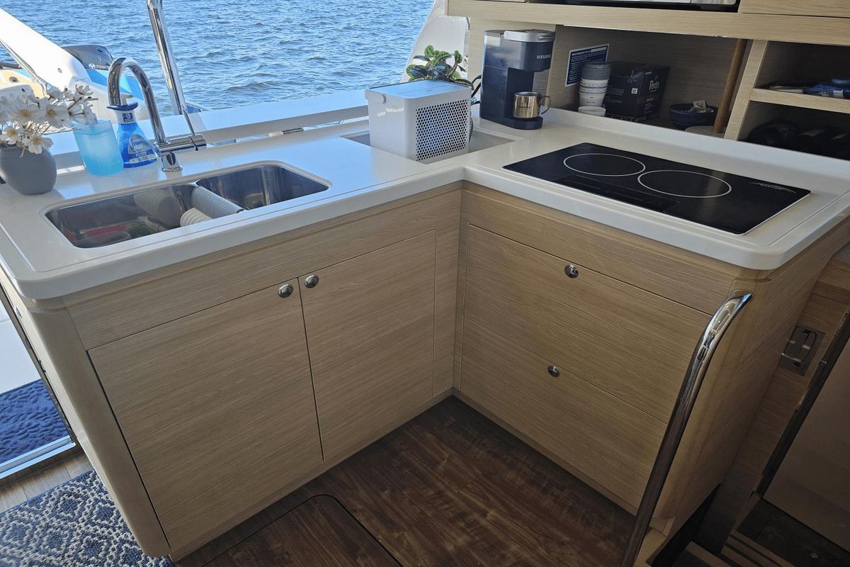 2023 Aquila 44 