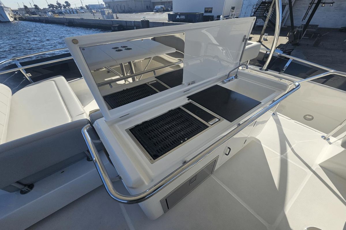 2023 Aquila 44 