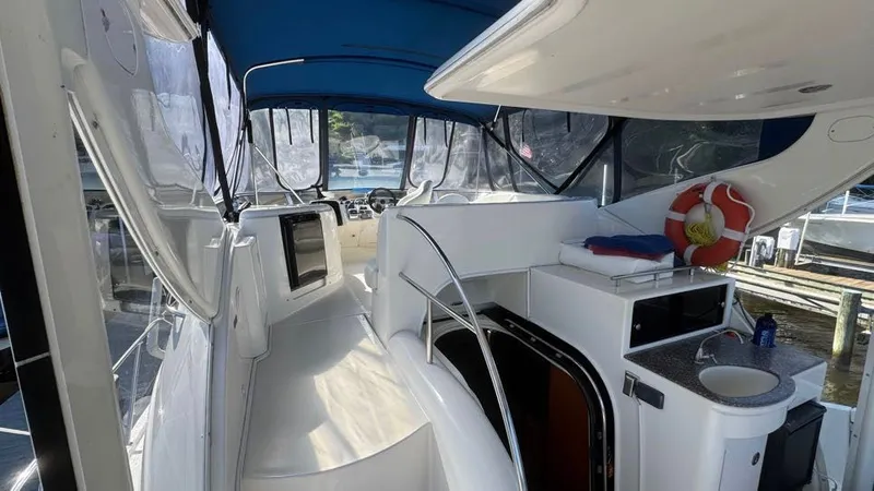 Jolly Roger Too Yacht Photos Pics 2004 Meridian 459 Aft Sundeck