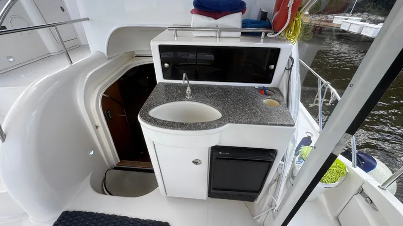 Jolly Roger Too Yacht Photos Pics 2004 Meridian 459 Aft Sundeck Refreshment Station