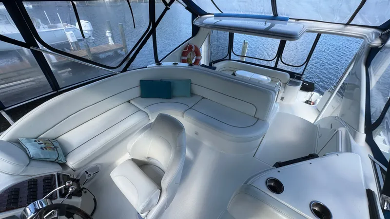 Jolly Roger Too Yacht Photos Pics 2004 Meridian 459 Flybridge Seating