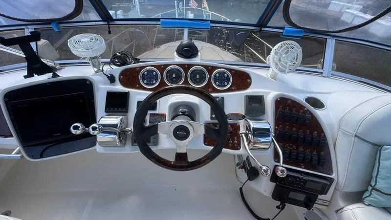 Jolly Roger Too Yacht Photos Pics 2004 Meridian 459 Flybridge Helm
