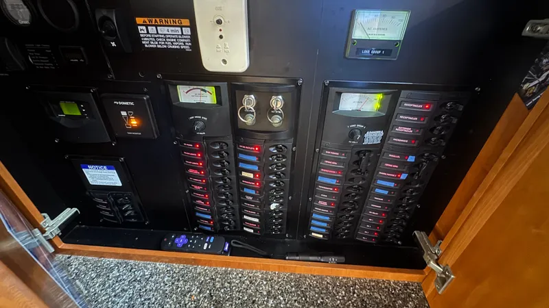 Jolly Roger Too Yacht Photos Pics 2004 Meridian 459 Control Panel