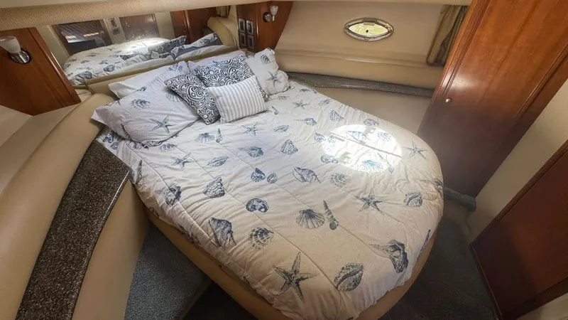 Jolly Roger Too Yacht Photos Pics 2004 Meridian 459 Forward VIP Stateroom