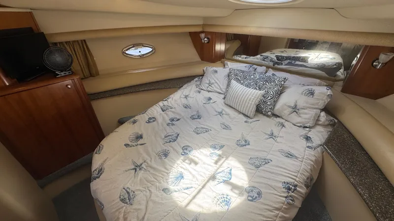 Jolly Roger Too Yacht Photos Pics 2004 Meridian 459 Forward VIP Stateroom