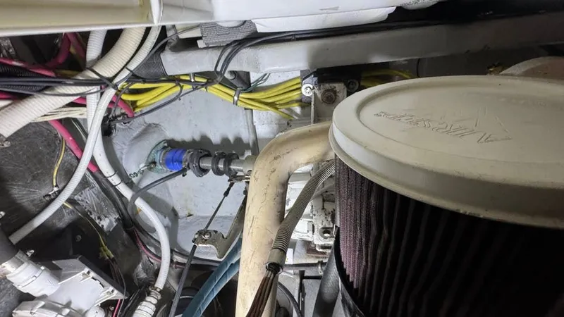 Jolly Roger Too Yacht Photos Pics 2004 Meridian 459 Engine Room