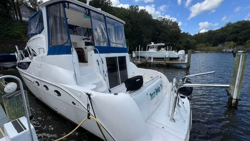 Jolly Roger Too Yacht Photos Pics 2004 Meridian 459 Stern