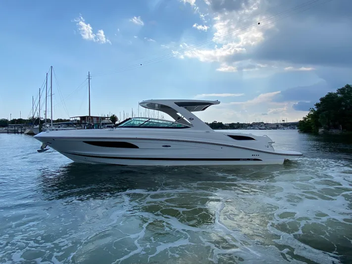  Yacht Photos Pics 2016-Sea-Ray-350-SLX-MarineMax-Pensacola