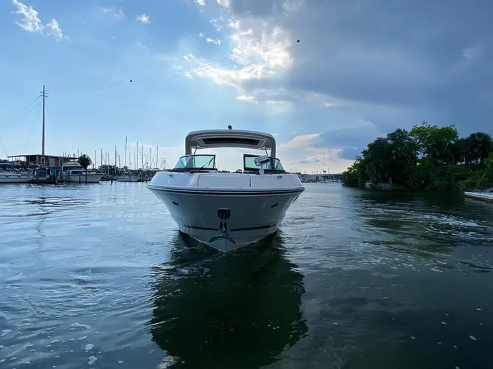  Yacht Photos Pics 2016-Sea-Ray-350-SLX-MarineMax-Pensacola