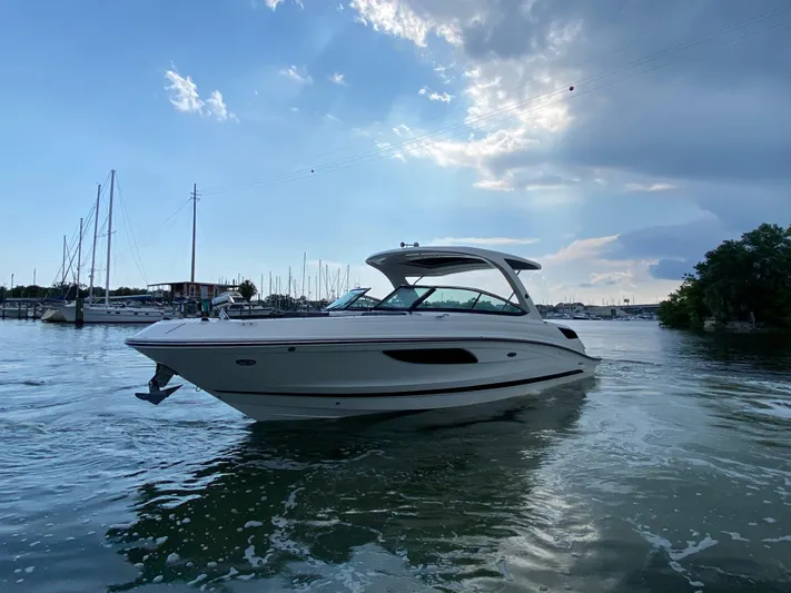  Yacht Photos Pics 2016-Sea-Ray-350-SLX-MarineMax-Pensacola