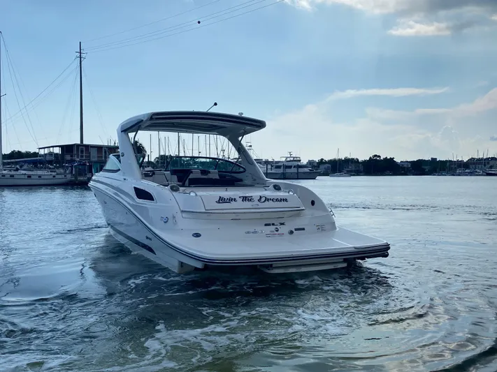  Yacht Photos Pics 2016-Sea-Ray-350-SLX-MarineMax-Pensacola