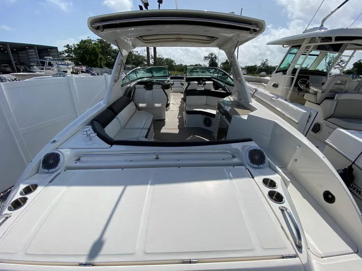  Yacht Photos Pics 2016-Sea-Ray-350-SLX-MarineMax-Pensacola
