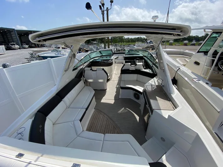  Yacht Photos Pics 2016-Sea-Ray-350-SLX-MarineMax-Pensacola