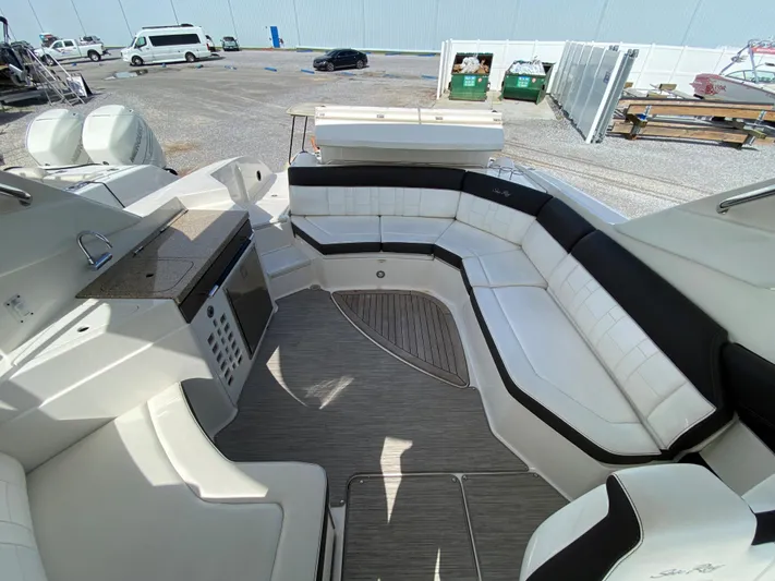  Yacht Photos Pics 2016-Sea-Ray-350-SLX-MarineMax-Pensacola