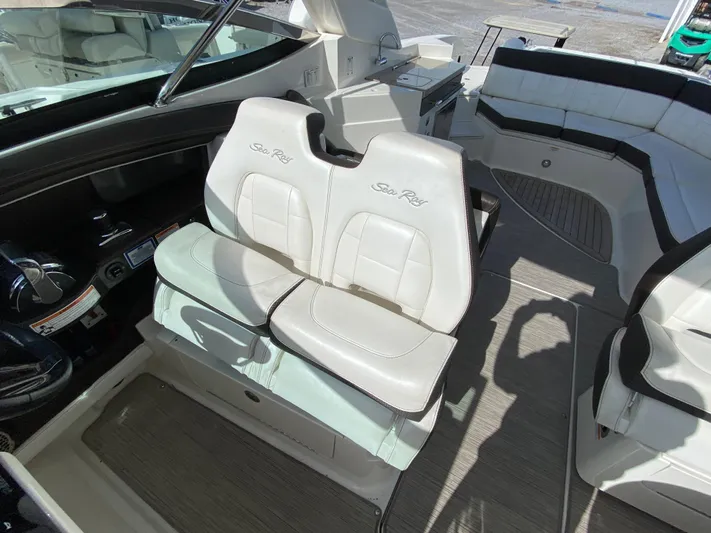  Yacht Photos Pics 2016-Sea-Ray-350-SLX-MarineMax-Pensacola