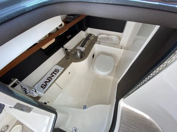  Yacht Photos Pics 2016-Sea-Ray-350-SLX-MarineMax-Pensacola