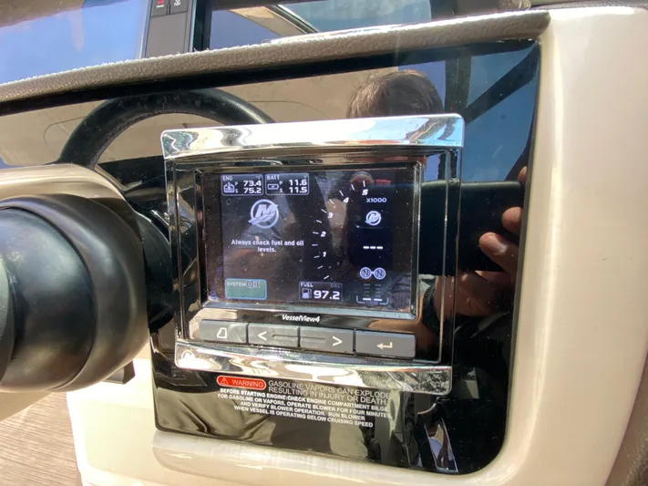  Yacht Photos Pics 2016-Sea-Ray-350-SLX-MarineMax-Pensacola