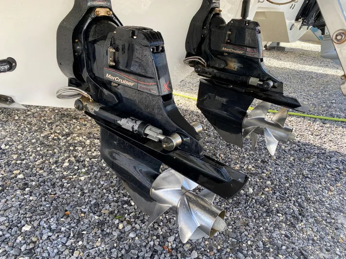  Yacht Photos Pics 2016-Sea-Ray-350-SLX-MarineMax-Pensacola