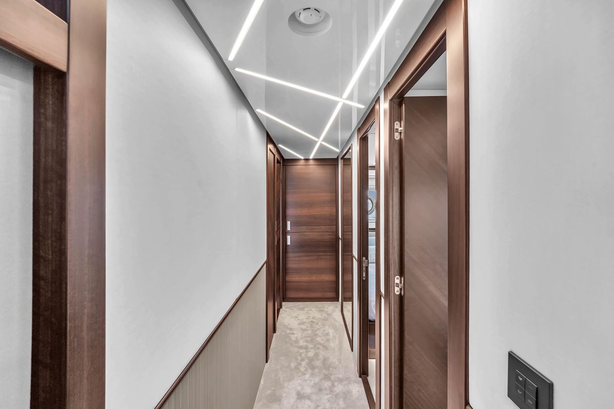 2024 Sunseeker 88 