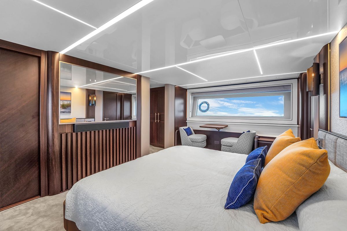 2024 Sunseeker 88 