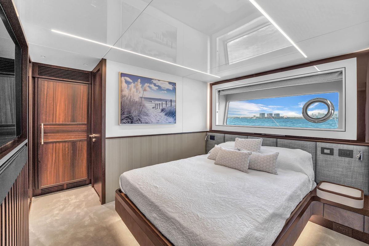 2024 Sunseeker 88 