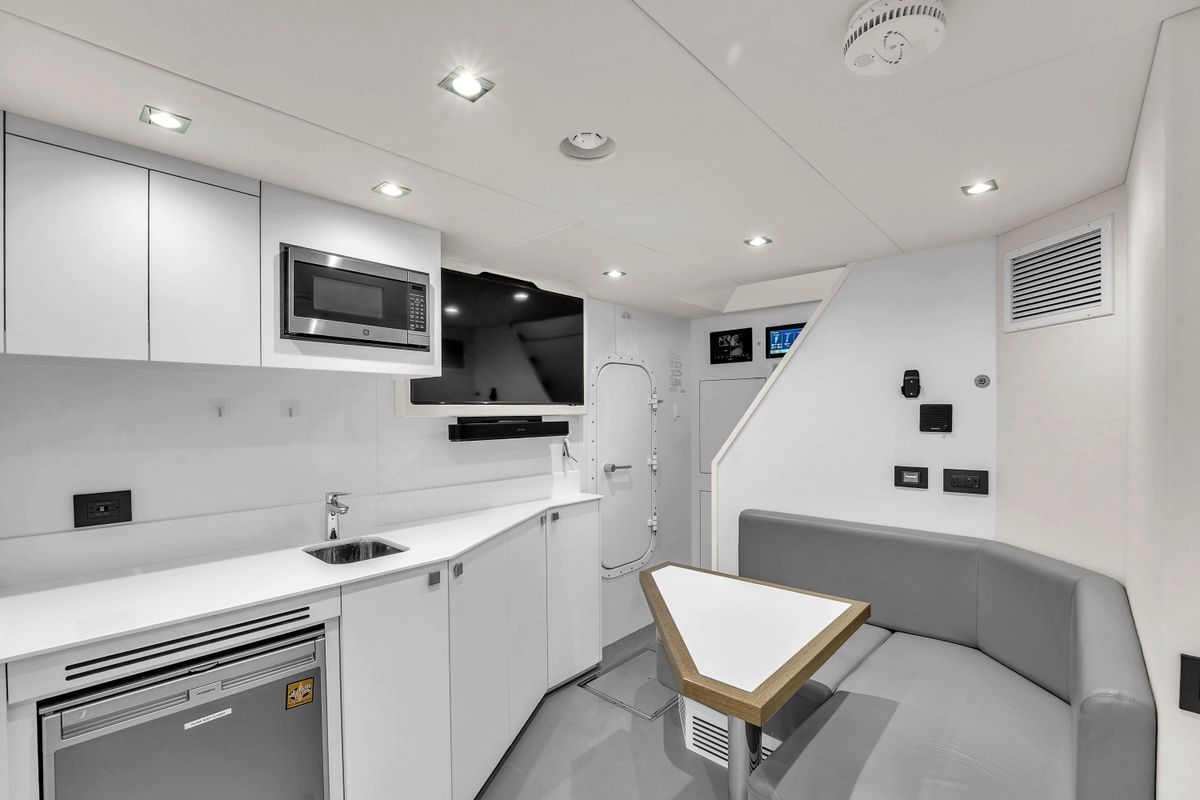 2024 Sunseeker 88 